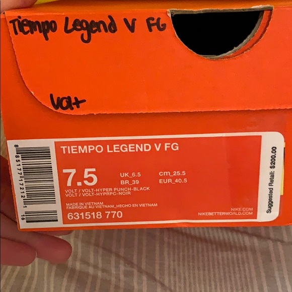 SOCCER CLEATS - Picture 4 of 4